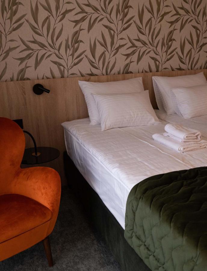 Hotel Gracian Sremska Mitrovica Bagian luar foto